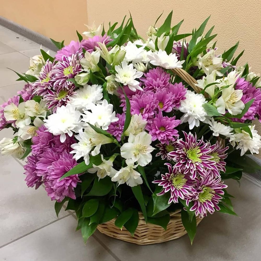 Цветы в коробке купить в Минске, корзина цветов от ПЕРВОЦВЕТ